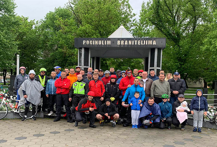Biciklistička karavana Mostar-Vukovar unatoč vremenskim neprilikama stigla u Županju