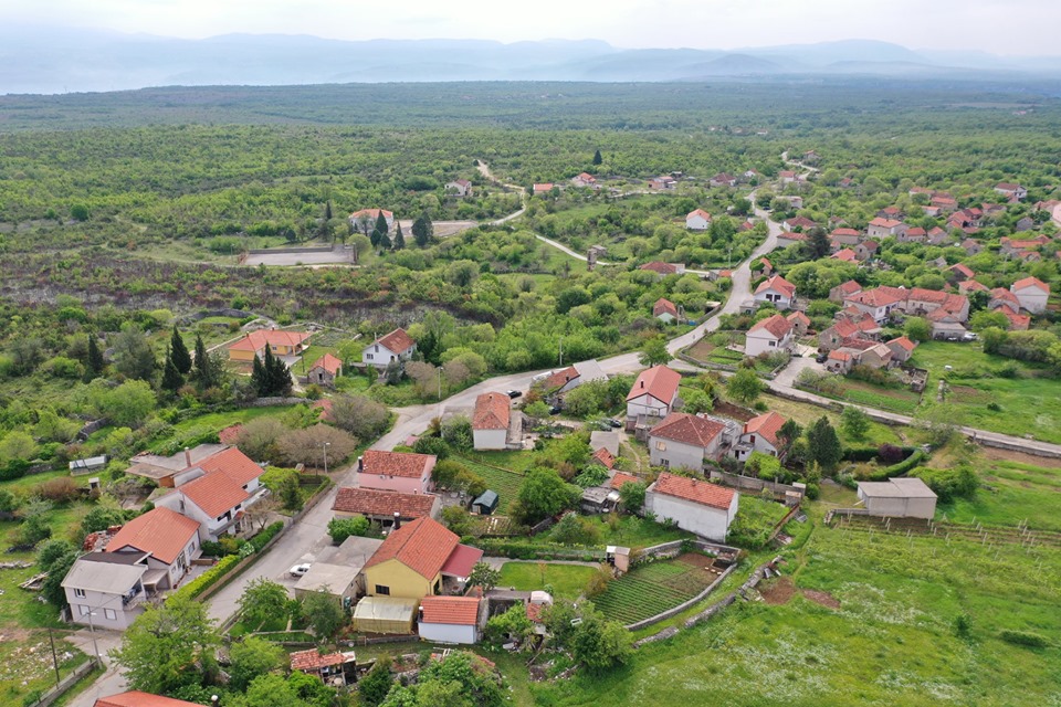 VIDEO Pogledajte prelijepe kadrove Dobrog Sela snimljene dronom