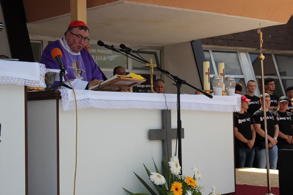 U Bikošima upriličen ukop 16 Hrvata koje su ubili pripadnici tzv. Armije BiH 1993. godine