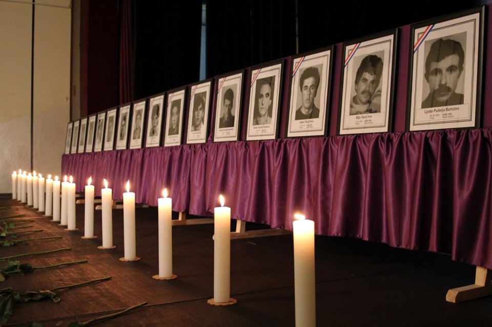 U Bikošima upriličen ukop 16 Hrvata koje su ubili pripadnici tzv. Armije BiH 1993. godine