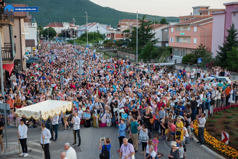Tisuće vjernika na Tijelovo u Međugorju