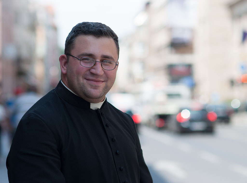 Adnan je danas Petar Mihael i katolički je svećenik u Sarajevu