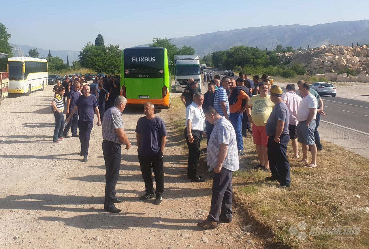 Počeo prosvjed djelatnika Aluminija Mostar, traže da Vlada FBiH ispuni svoje obveze