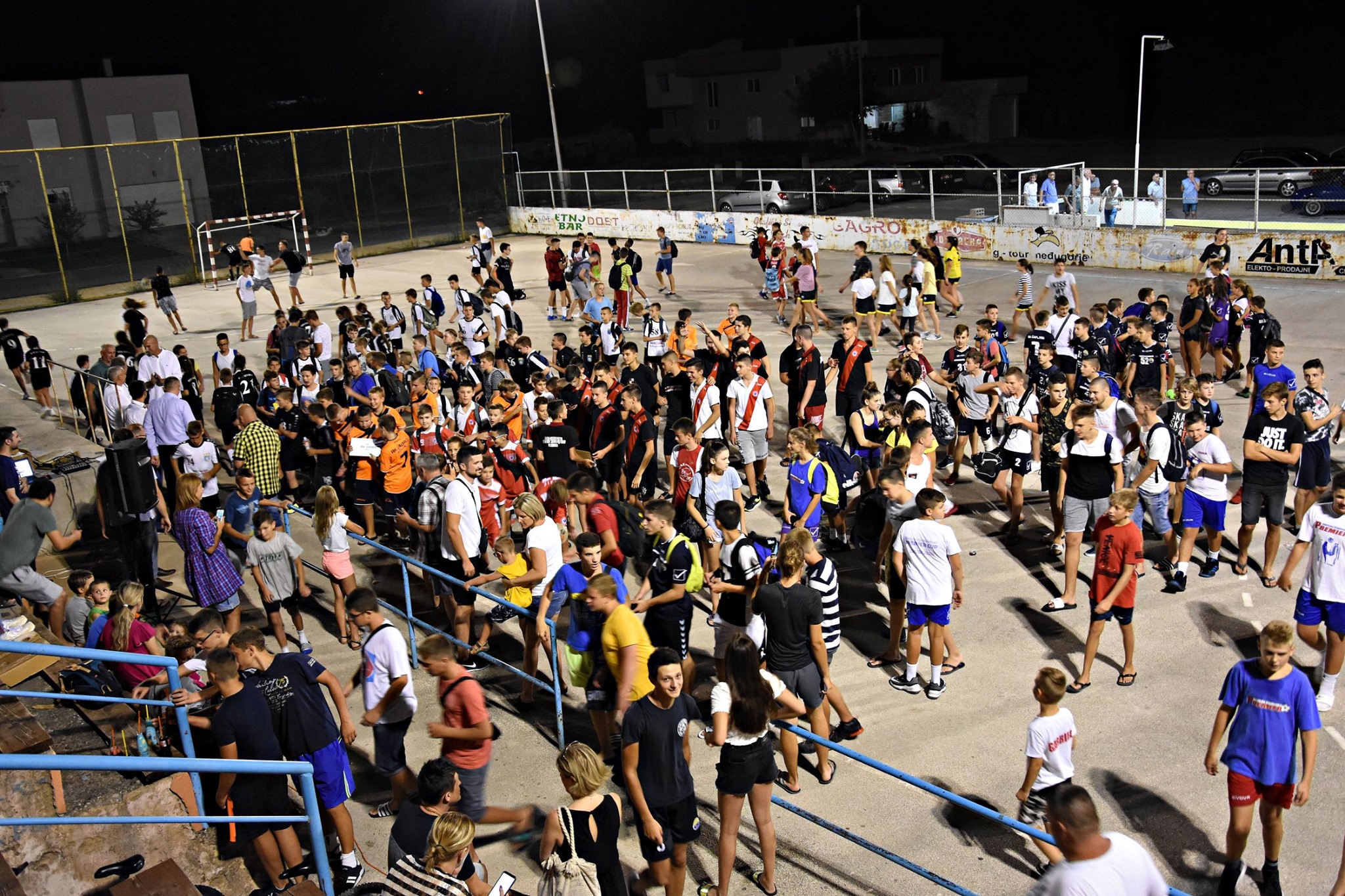 Započeo 14. međunarodni rukometni memorijal Stanko Sivrić