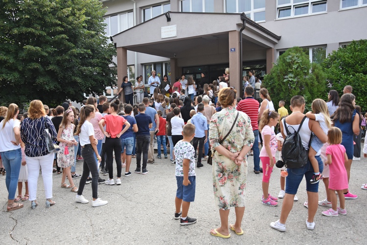 194 prvašića s područja općine Čitluk sjela u školske klupe