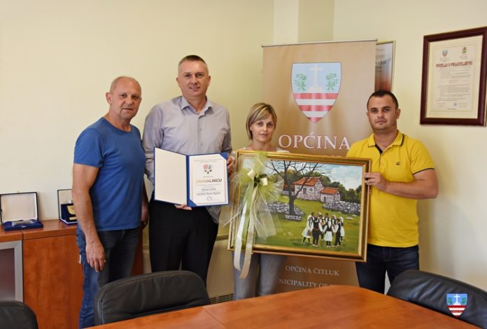 Kulturno-umjetničko društvo iz Vionice uručilo zahvalnicu Općini Čitluk