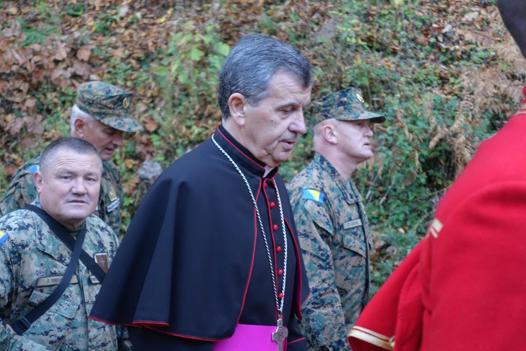 FOTO: Brojni sudionici na Molitvenom danu za Domovinu na Bobovcu