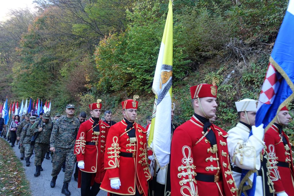 FOTO: Brojni sudionici na Molitvenom danu za Domovinu na Bobovcu