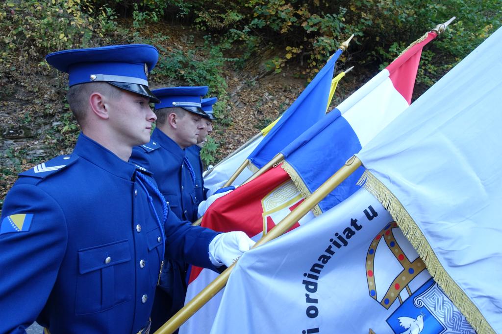 FOTO: Brojni sudionici na Molitvenom danu za Domovinu na Bobovcu