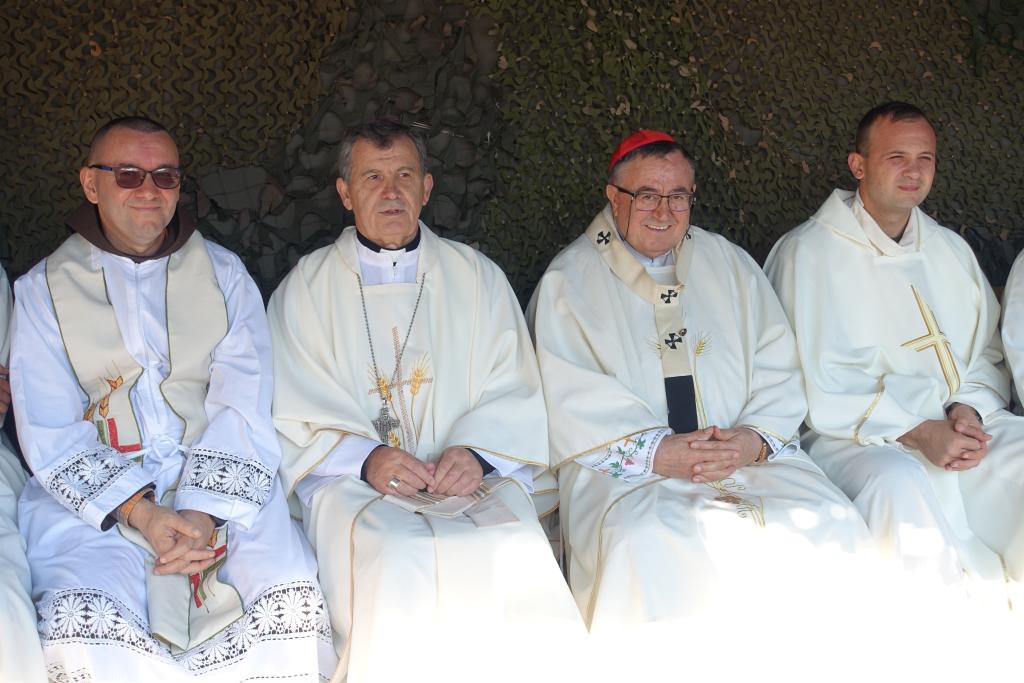 FOTO: Brojni sudionici na Molitvenom danu za Domovinu na Bobovcu