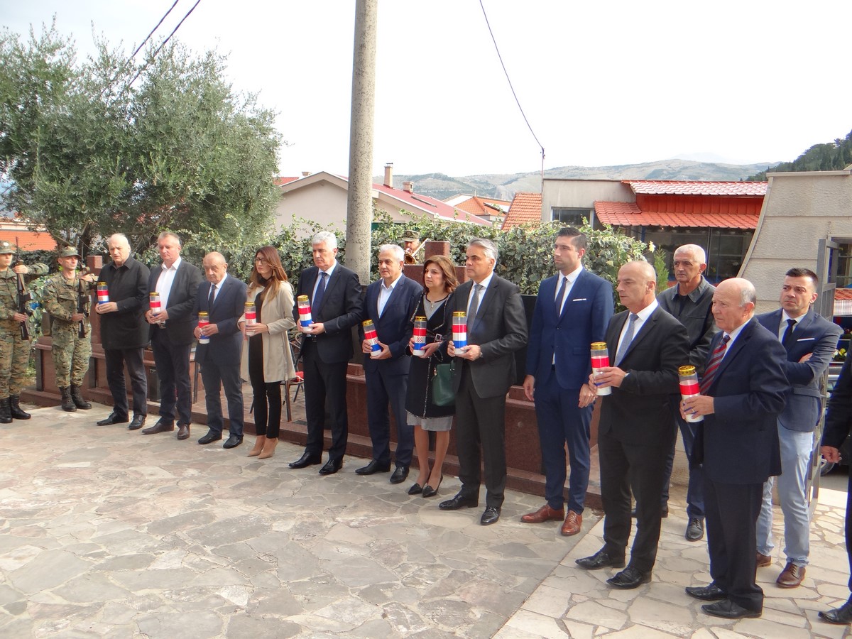 FOTO: Izaslanstvo Hrvatskog narodnog sabora obilježilo blagdan Svih svetih i Dušni dan