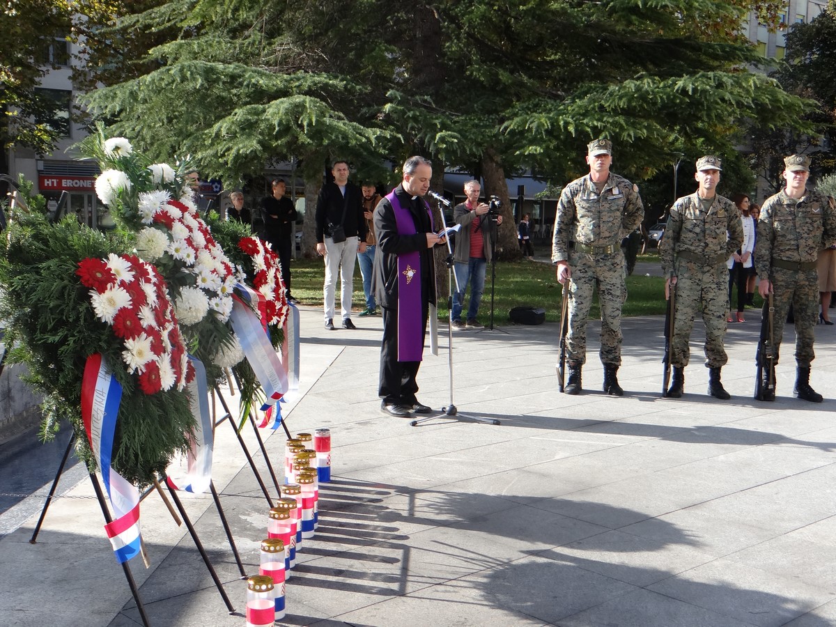 FOTO: Izaslanstvo Hrvatskog narodnog sabora obilježilo blagdan Svih svetih i Dušni dan