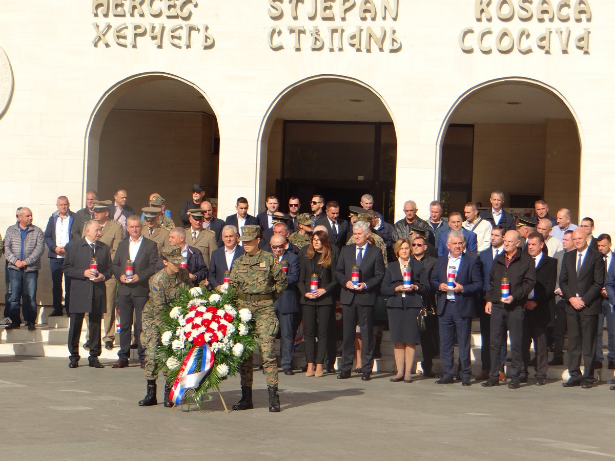 FOTO: Izaslanstvo Hrvatskog narodnog sabora obilježilo blagdan Svih svetih i Dušni dan