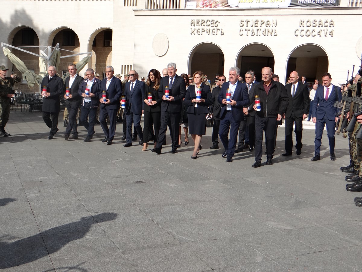 FOTO: Izaslanstvo Hrvatskog narodnog sabora obilježilo blagdan Svih svetih i Dušni dan