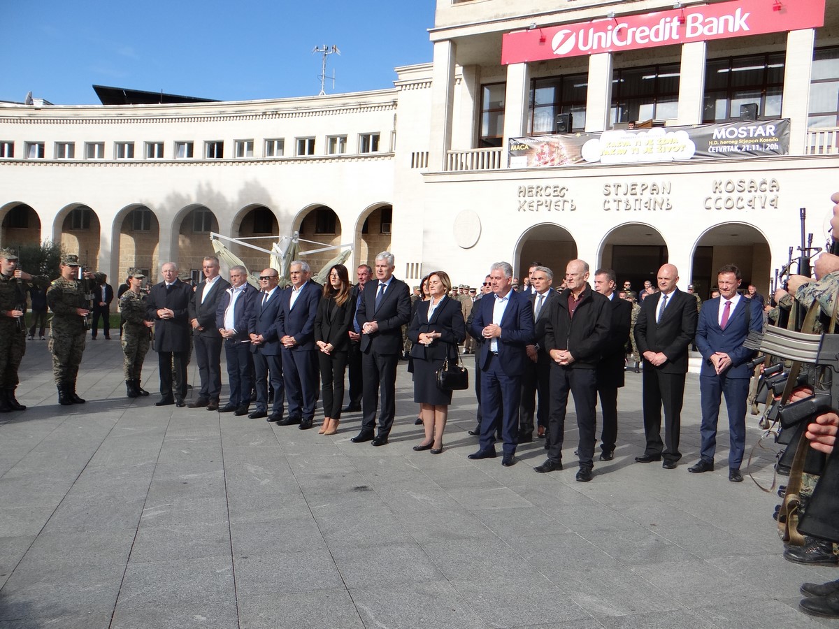 FOTO: Izaslanstvo Hrvatskog narodnog sabora obilježilo blagdan Svih svetih i Dušni dan