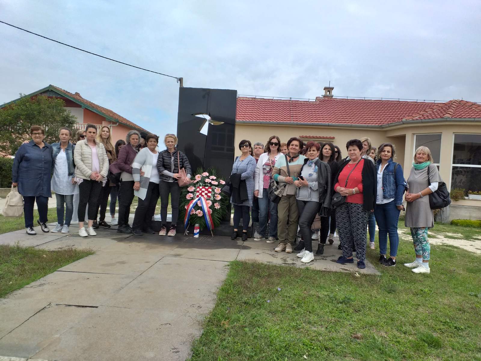 Žene Brotnja u Škabrnji i Zadru