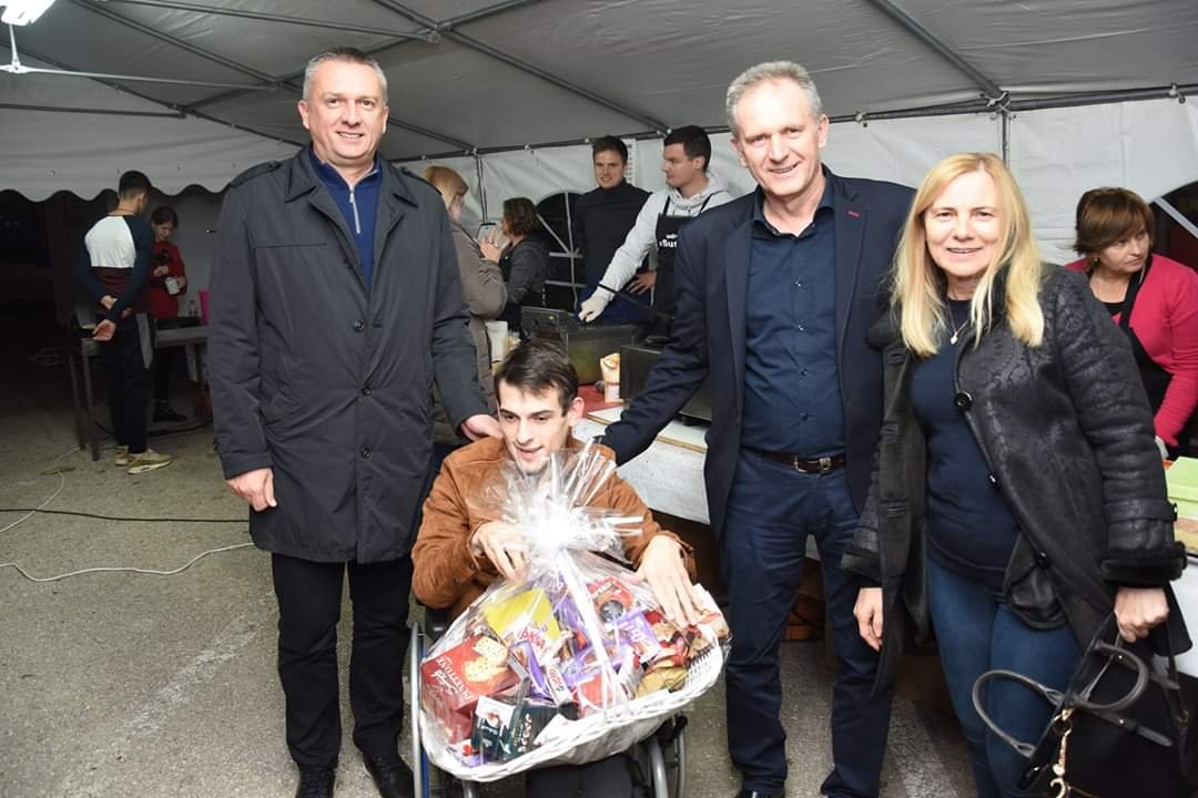 U Čitluku se održava Božićni sajam “Ususret Božiću”