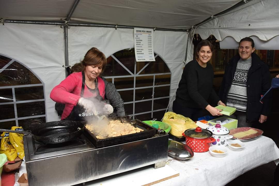 U Čitluku se održava Božićni sajam “Ususret Božiću”