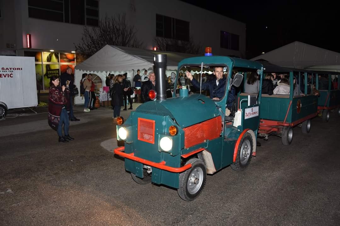U Čitluku se održava Božićni sajam “Ususret Božiću”