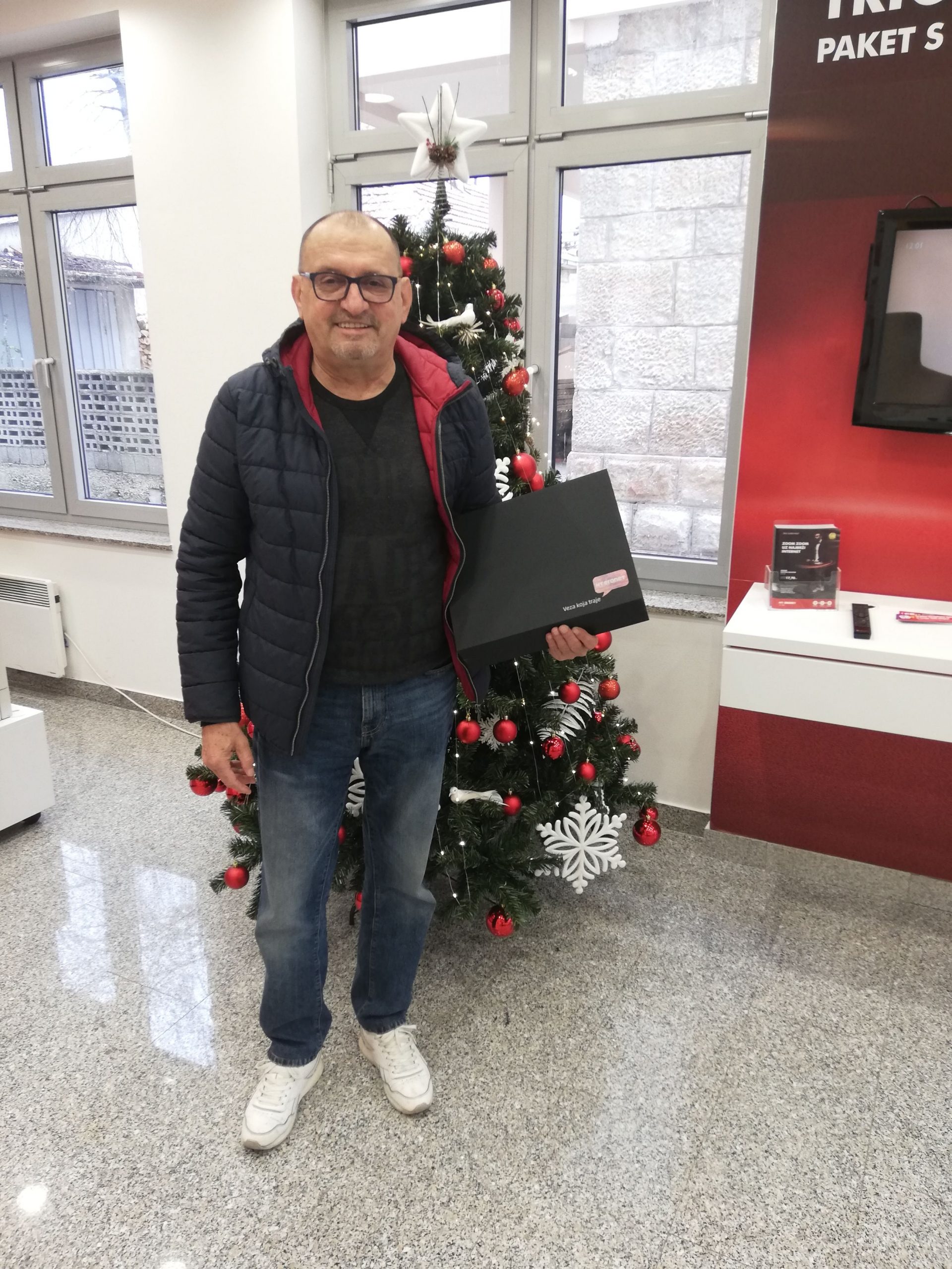 HT ERONET je ovih blagdana, vrijednim poklon paketima, iznenadio svoje dugogodišnje vjerne korisnike