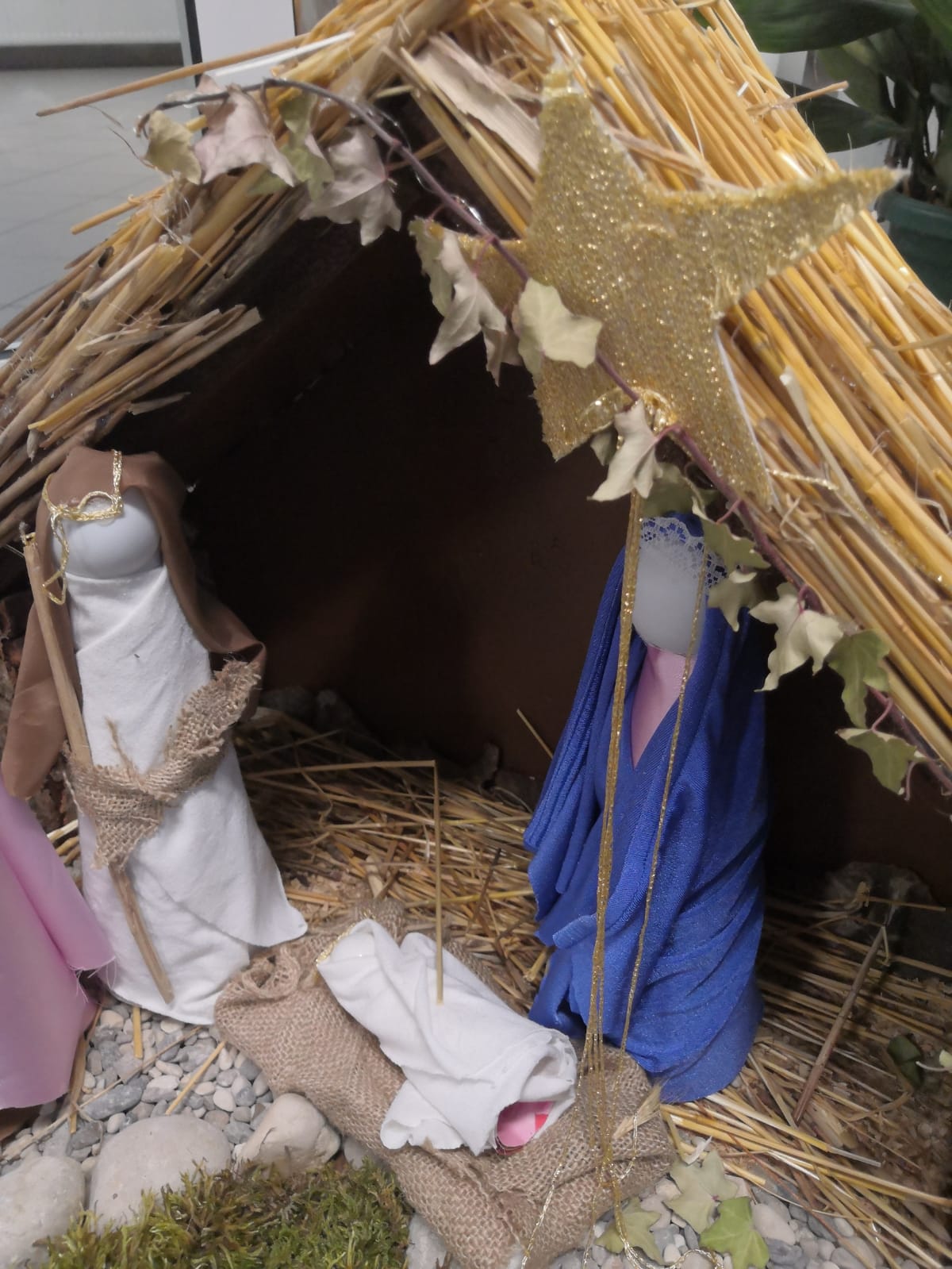 Pogledajte kako su učenice ukrasile prostorije Srednje škole dr. fra Slavka Barbarića u Čitluku