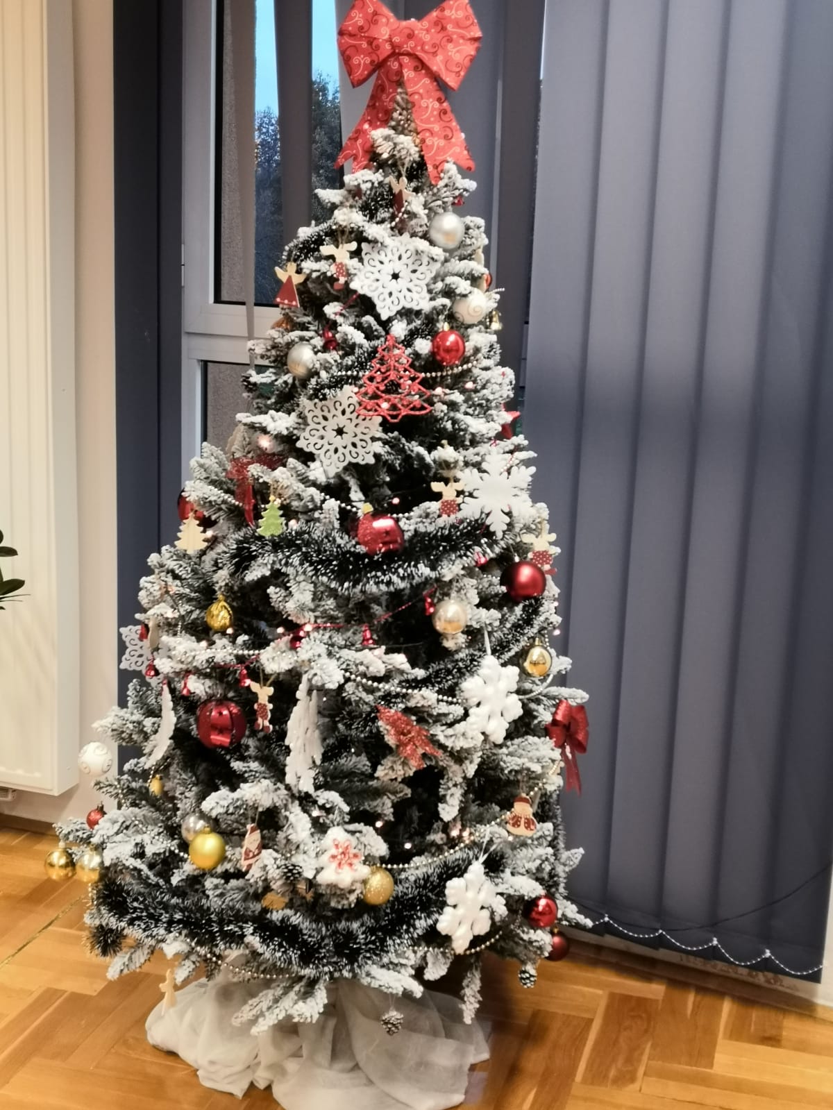 Pogledajte kako su učenice ukrasile prostorije Srednje škole dr. fra Slavka Barbarića u Čitluku