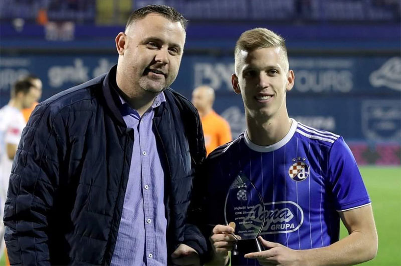 Brotnjak Antonio Bevanda uručio nagradu Daniju Olmu za najboljeg igrača GNK Dinamo