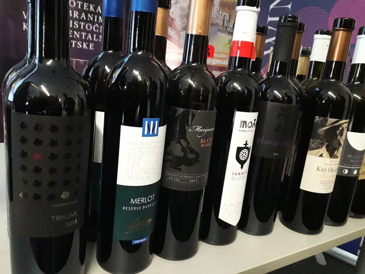 S Pijanih brda na vinske liste – hercegovačka vina osvajaju Decanterove suce