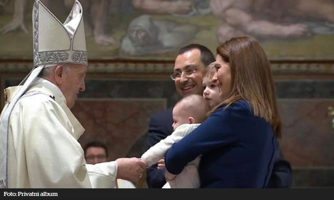 Papa krstio sina Silvije Vasilj iz Međugorja