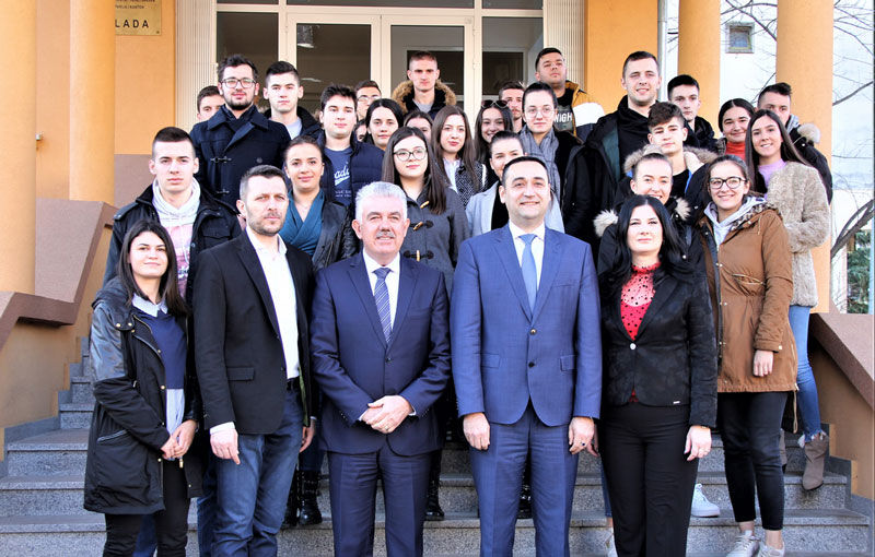 Vlada HNŽ-a stipendira 2500 studenata: Danas potpisani ugovori s njih 1231, mjesečno će primati po 120 KM