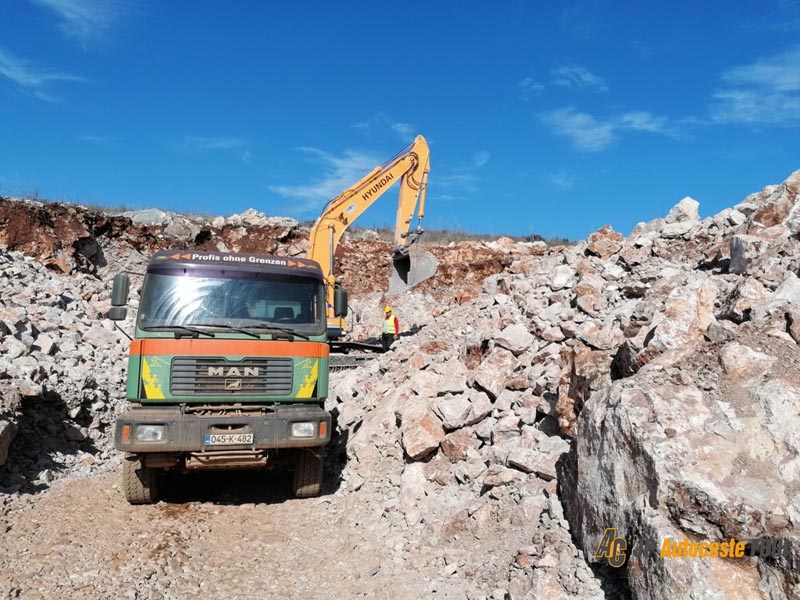 FOTO: Pogledajte kako napreduju radovi na izgradnji autoceste od Zvirovića prema Počitelju
