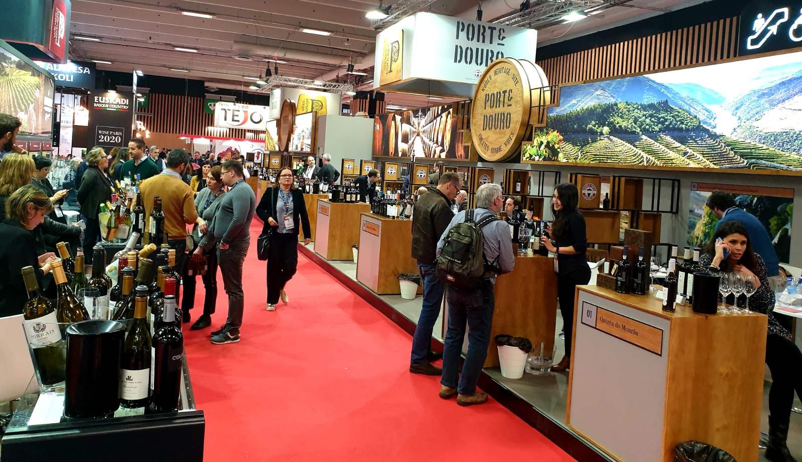 FOTO: Vinari okupljeni oko Blaž Enology na studijskom putovanju u Francuskoj