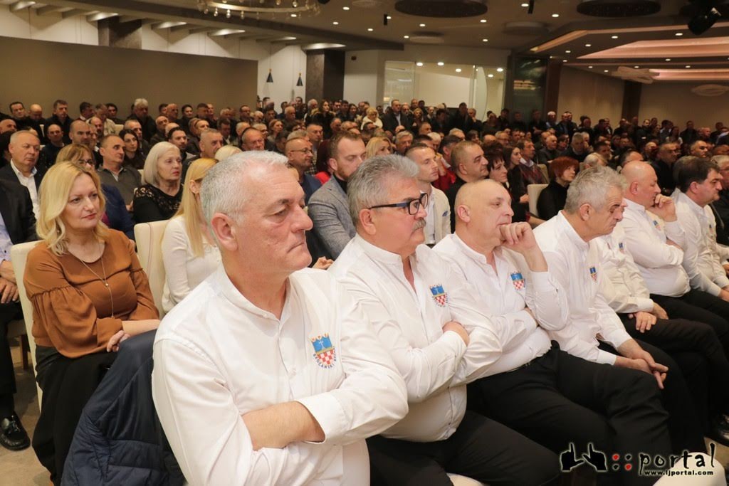 FOTO: U Ljubuškom upriličeno predstavljanje knjiga Valentina Ćorića