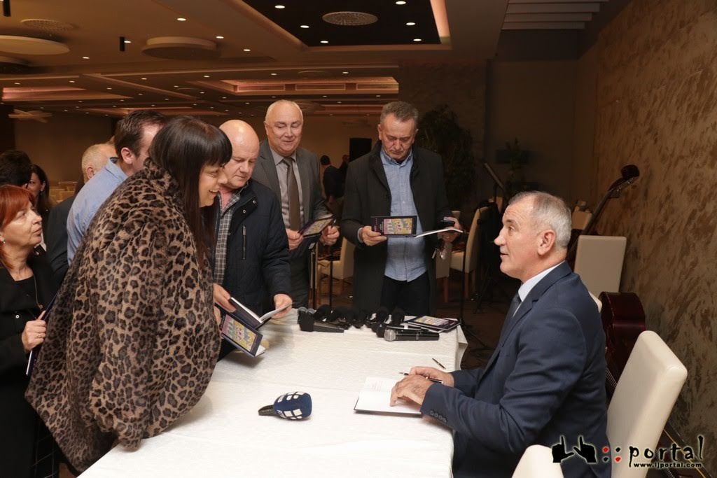 FOTO: U Ljubuškom upriličeno predstavljanje knjiga Valentina Ćorića