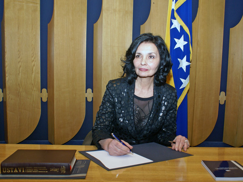 Zdenka Džambas: Objasnite mi kako je 2 od 10 jednako 44%?