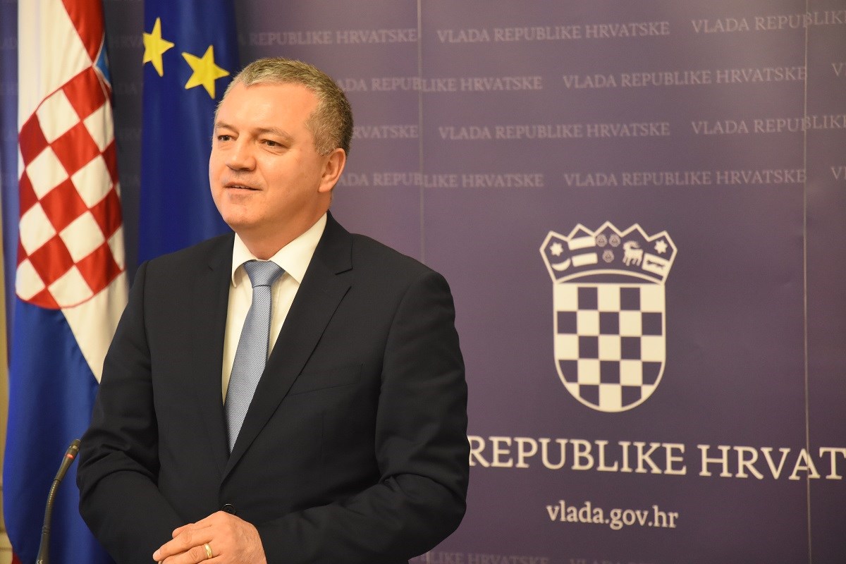 Horvat: Plaće u javnom sektoru će se rezati, stradat će svi aspekti gospodarstva