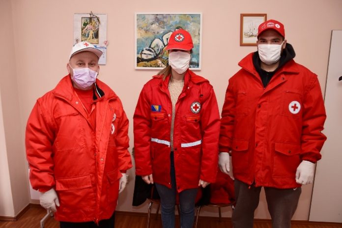 Volonteri Crvenog križa Čitluk sudjeluju u dostavi hrane i lijekova potrebitima