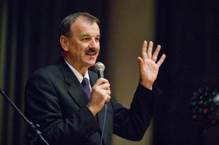 VIDEO Fra Šimun Šito Ćorić pjesmom čestitao Uskrs!