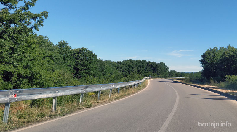 Postavljena zaštitna ograda uz korito Lukoća, u tijeku izgradnja parkinga iznad Gljivare