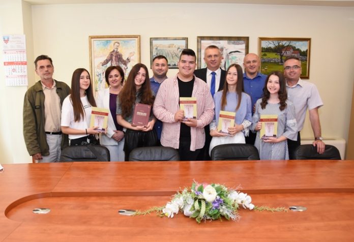 Upriličen prijem za učenike generacije