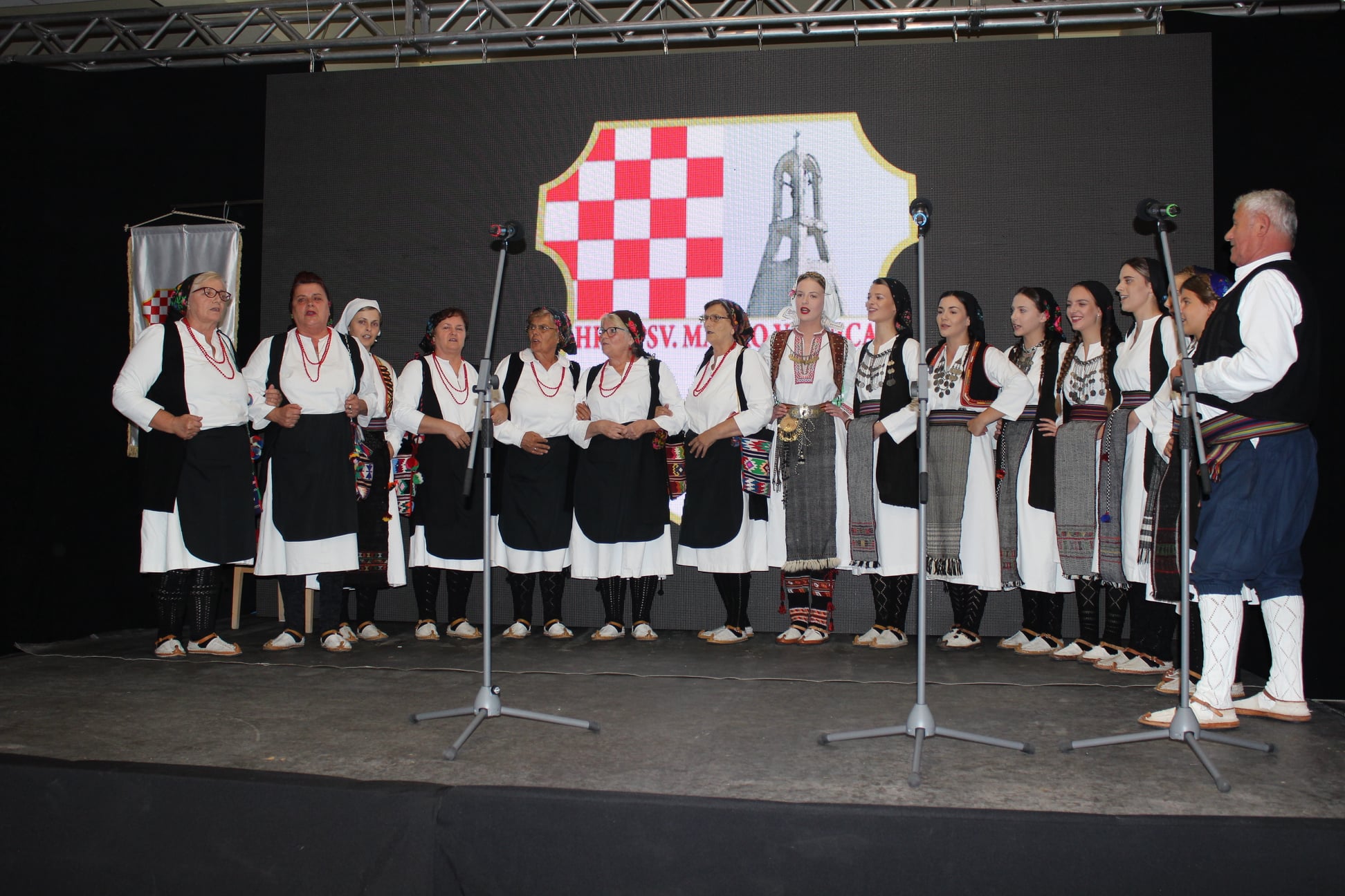 FOTO: U Vionici održana IX. Međunarodna večer folklora