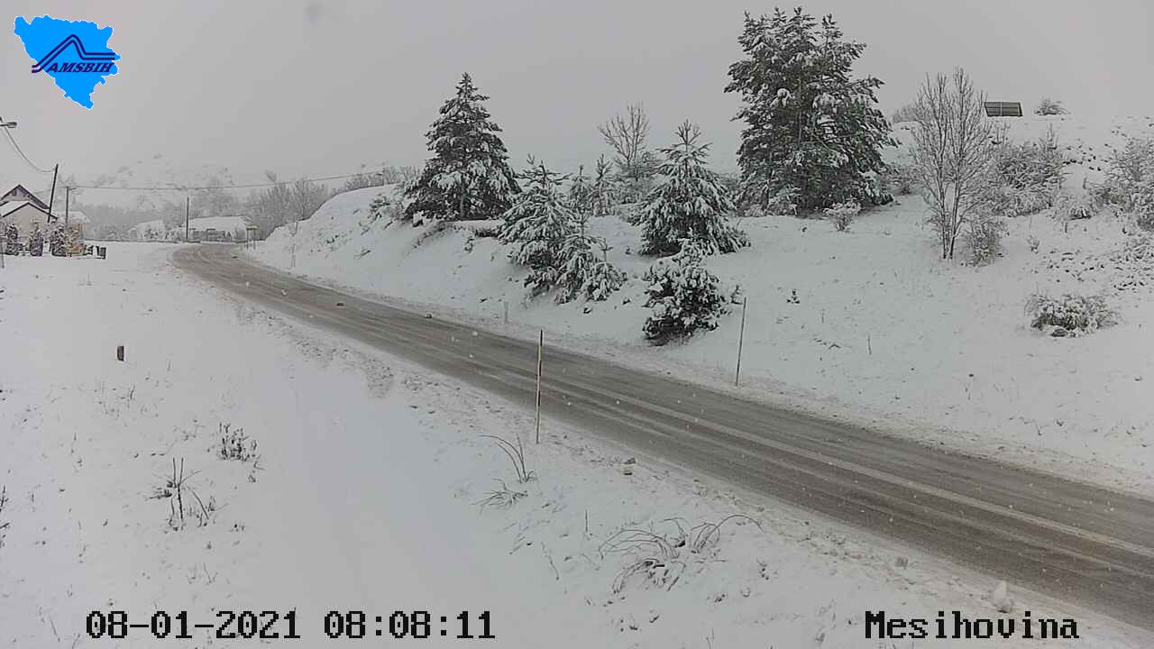 FOTO: U višim planinskim predjelima ima ugaženog snijega i leda na kolniku