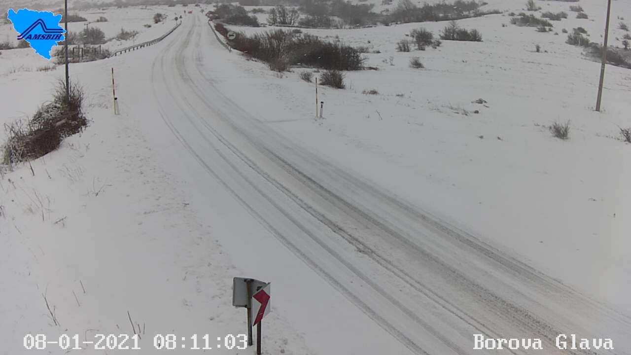 FOTO: U višim planinskim predjelima ima ugaženog snijega i leda na kolniku