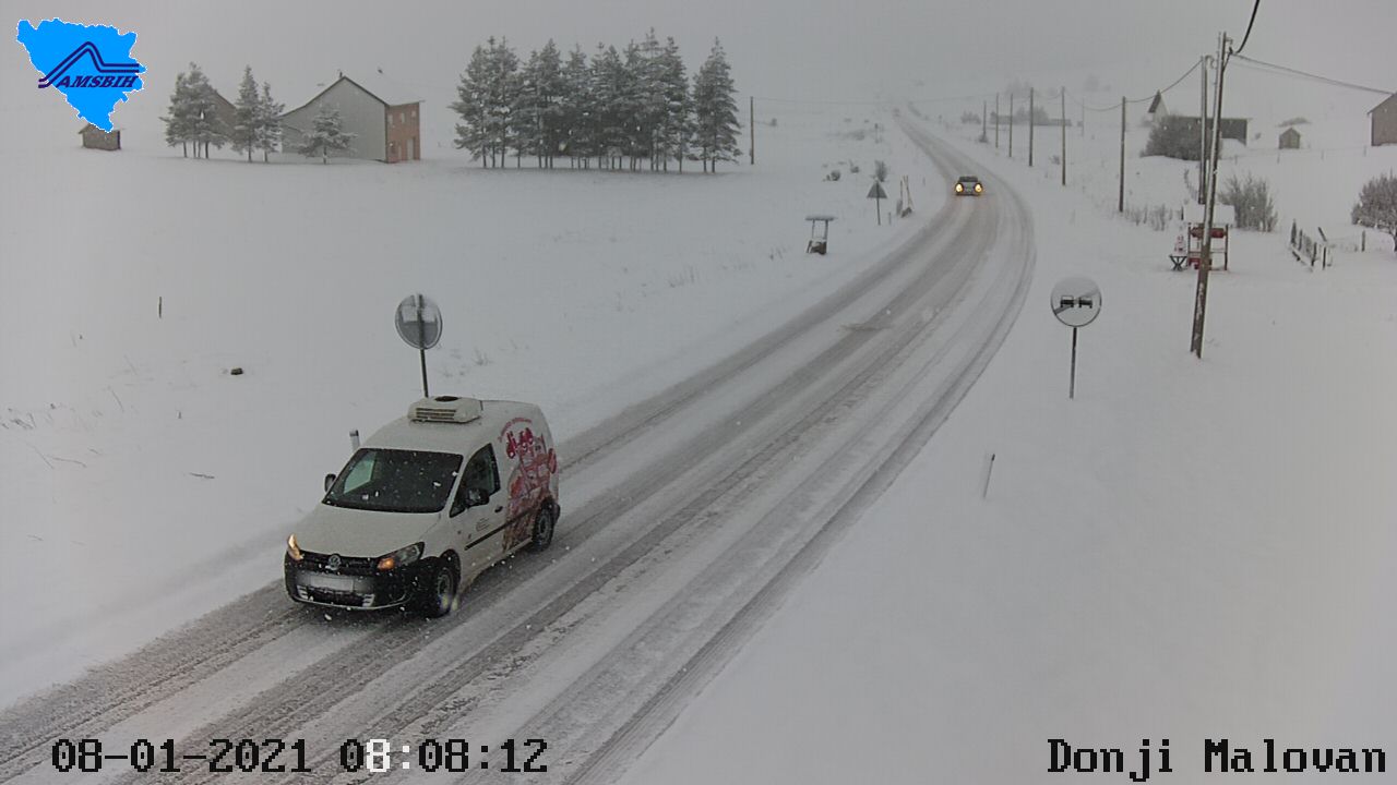 FOTO: U višim planinskim predjelima ima ugaženog snijega i leda na kolniku