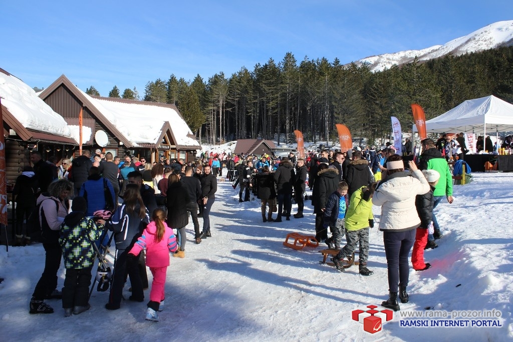 FOTO/VIDEO: Izletnici ‘okupirali’ Blidinje