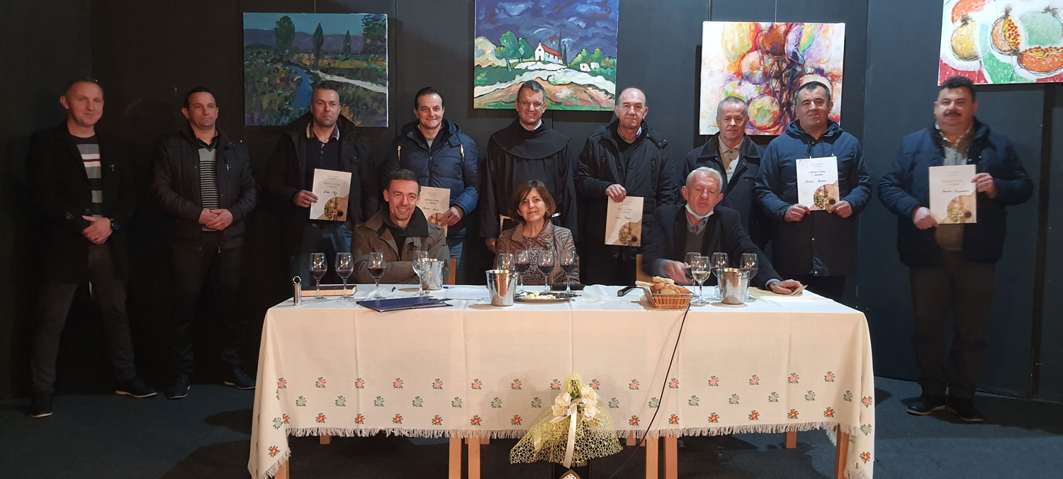 FOTO: U Gradnićima održano drugo po redu kušanje mladog vina
