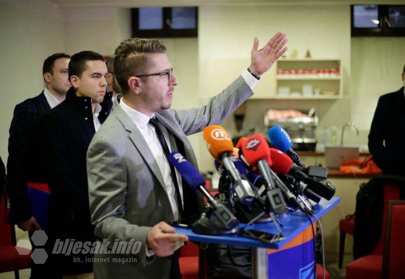 Cilj im je cirkus: Bošnjaci sinoć smislili rotaciju gradonačelnika, a toga nema u Statutu