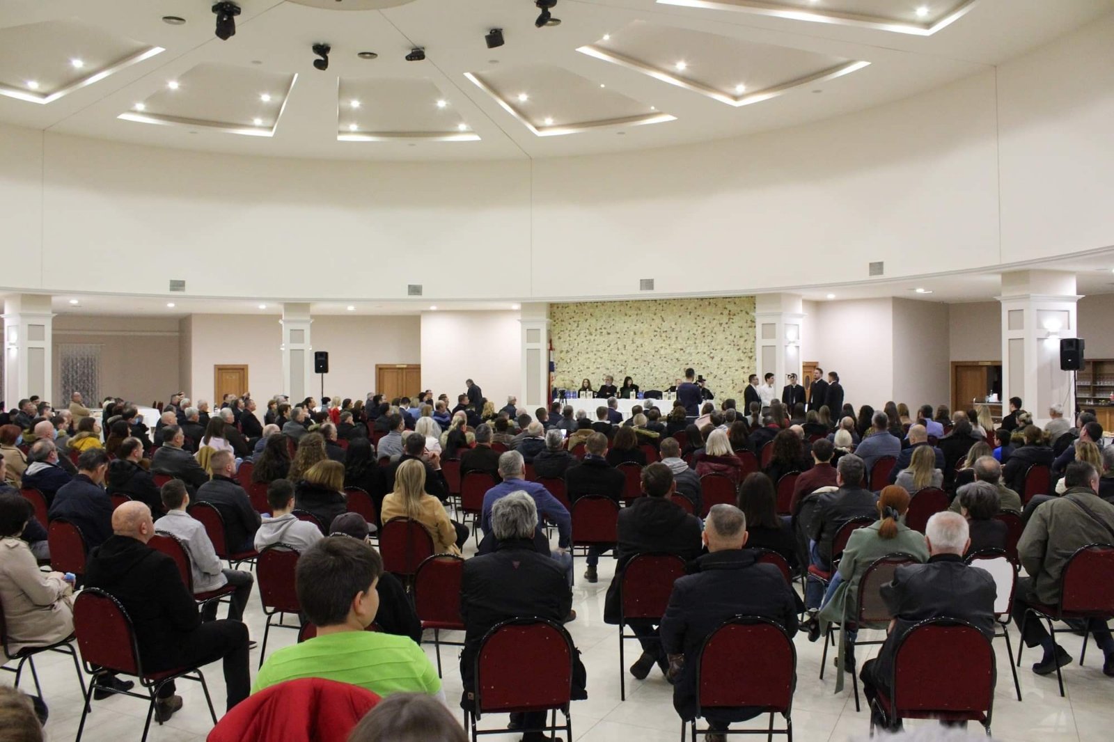 FOTO: Predstavljen roman “Tragedija sretničkih svatova” i knjiga “Bog s tobom – Tebi na dar 1“.