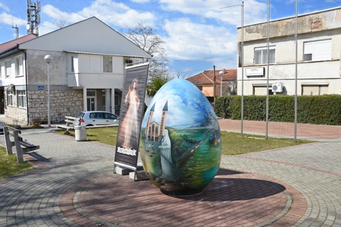 „Pisanica od srca“ izložena na Trgu žrtava Domovinskog rata