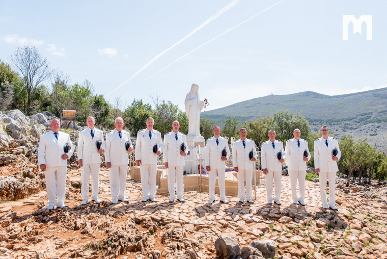 Klapa Hrvatske ratne mornarice u Međugorju snimila kadrove za spot pjesme ‘Ostani s nama Kraljice Mira’